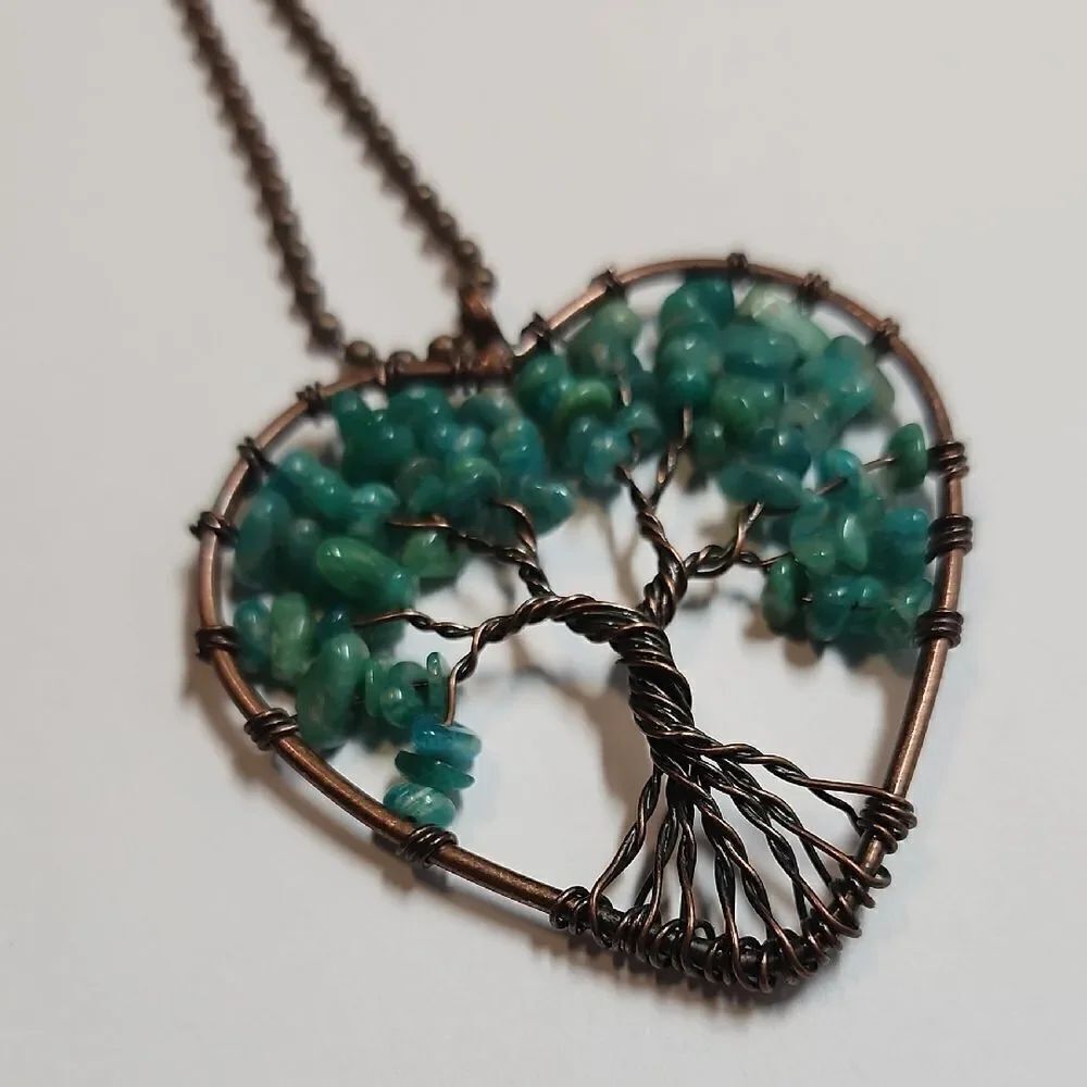 Elegant Green Heart Tree Necklace